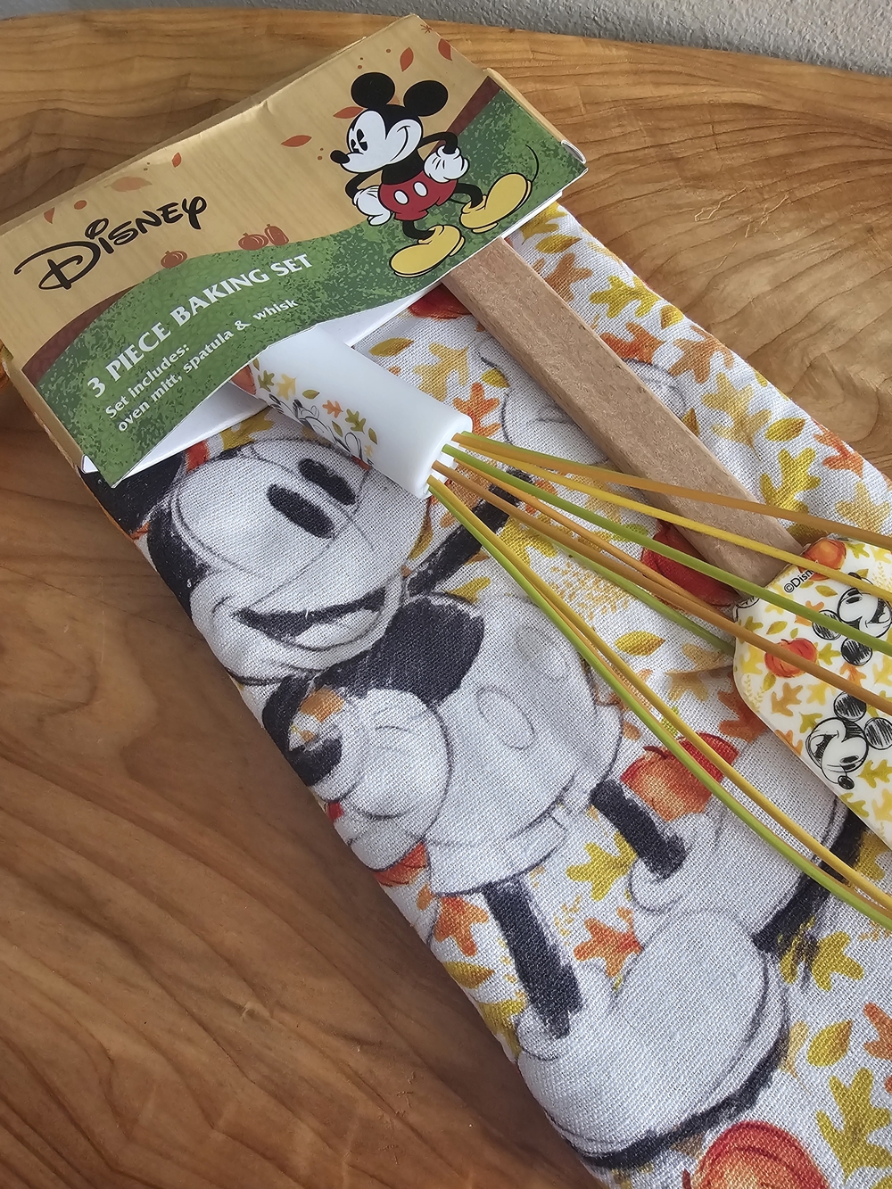 Disney Mickey Mouse Fall Oven Mitt and Spatula Set - Picture 3 of 4